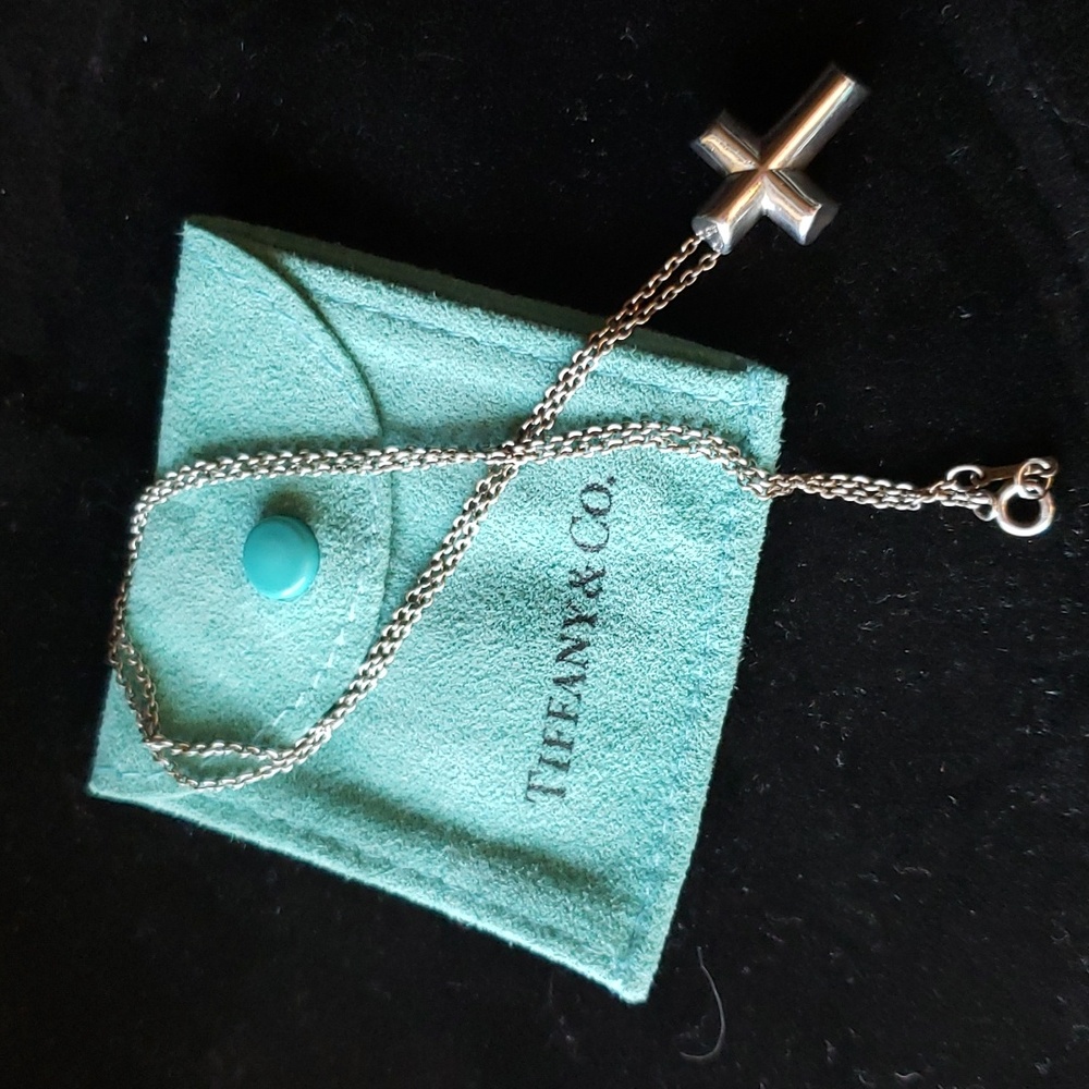 💎Tiffany & Co Paloma Picasso sterling silver cross necklace.
